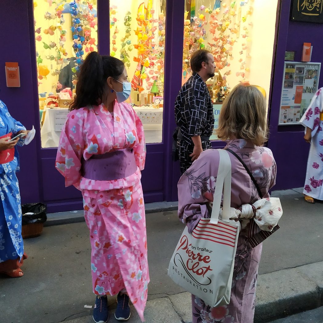 Space Japanese Manekineko De Montmartre 3
